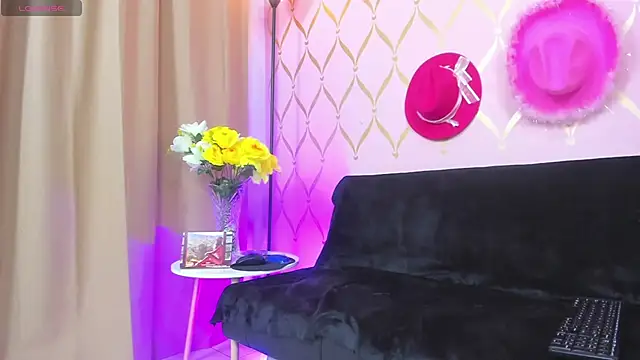 Snapshot of ladylians chatting on December 18, 6:14 pm ladylians online show from December 18, 6:14 pm