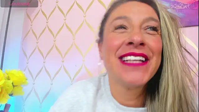 Snapshot of ladylians chatting on January 22, 12:48 am ladylians online show from January 22, 12:48 am