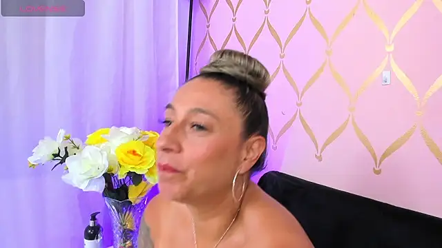 Snapshot of ladylians chatting on January 23, 10:44 pm ladylians online show from January 23, 10:44 pm