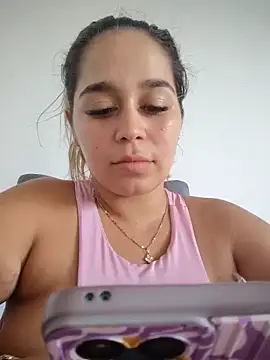 LaurenWelly  online show from April 4, 9:12 pm