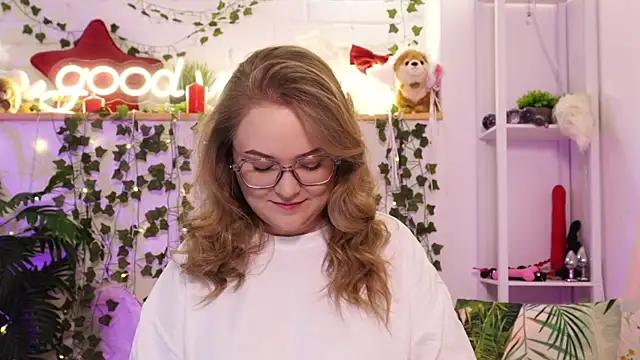 MonicaAsis online show from April 8, 6:08 pm