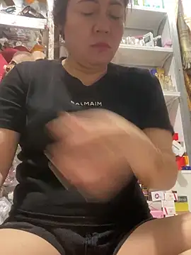 Snapshot of Cesywet chatting on February 11, 7:12 am Cesywet online show from February 11, 7:12 am