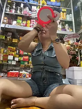 Snapshot of Cesywet chatting on March 14, 6:21 am Cesywet online show from March 14, 6:21 am