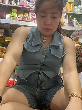 Snapshot of Cesywet chatting on March 14, 9:46 am Cesywet online show from March 14, 9:46 am