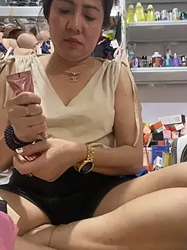 Snapshot of Cesywet chatting on March 23, 6:16 am Cesywet online show from March 23, 6:16 am