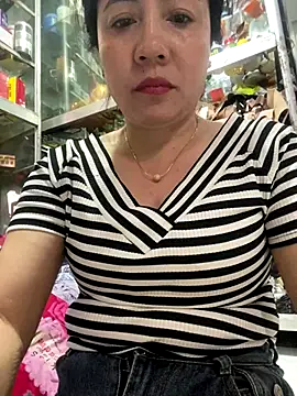 Snapshot of Cesywet chatting on September 11, 6:24 am Cesywet online show from September 11, 6:24 am