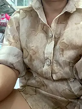 Snapshot of Cesywet chatting on November 1, 3:52 am Cesywet online show from November 1, 3:52 am