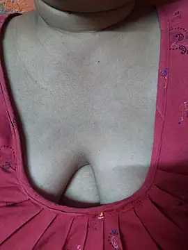 Snapshot of Rinki_Guptaa chatting on March 7, 10:21 pm Rinki Guptaa online show from March 7, 10:21 pm