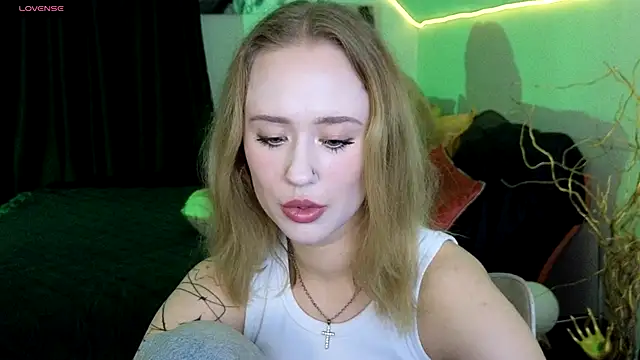 SashaBrooks online show from September 15, 6:08 pm