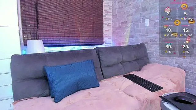 Snapshot of candyy_bella chatting on January 18, 6:43 pm candyy bella online show from January 18, 6:43 pm