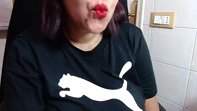 Foxlady2271 online show from May 26, 11:12 pm