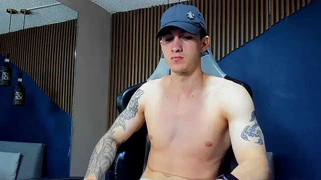 JacksonOlsenn online show from January 26, 12:33 pm