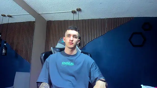 JacksonOlsenn online show from January 28, 6:28 pm