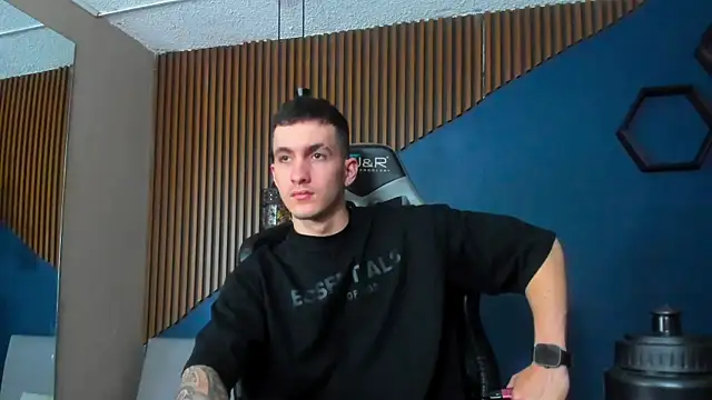 JacksonOlsenn online show from February 1, 6:08 pm