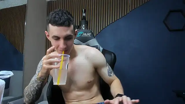 JacksonOlsenn online show from February 2, 3:49 pm