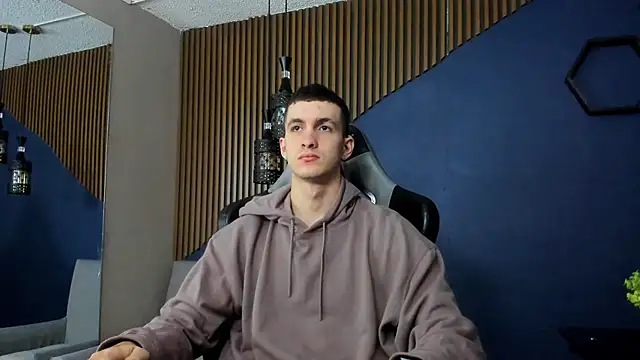 JacksonOlsenn online show from February 5, 12:06 pm