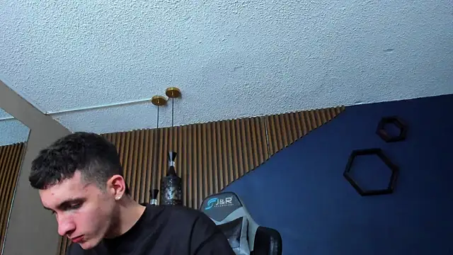 JacksonOlsenn online show from February 7, 6:24 pm