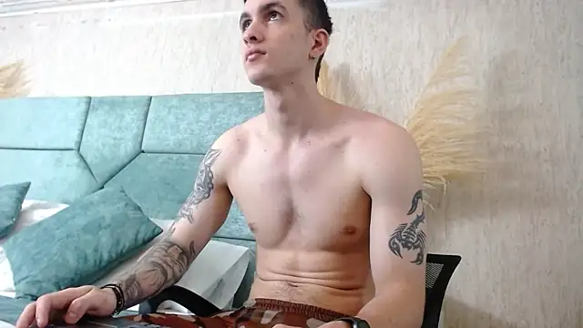 JacksonOlsenn online show from February 11, 12:16 pm