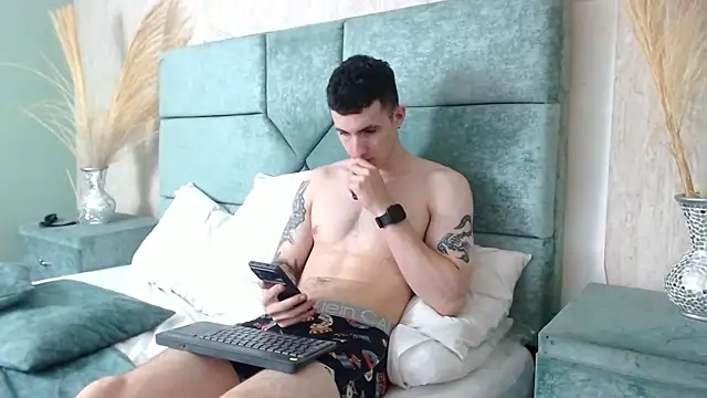 JacksonOlsenn online show from February 11, 3:18 pm