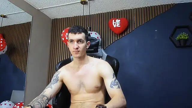 JacksonOlsenn online show from February 14, 6:08 pm