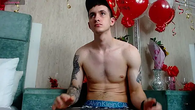 JacksonOlsenn online show from February 16, 10:43 pm