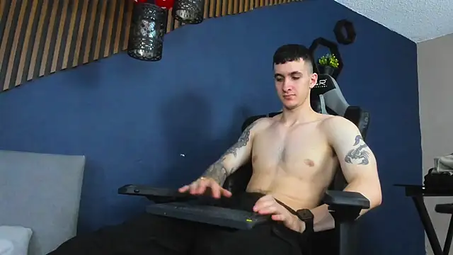 JacksonOlsenn online show from February 22, 3:03 pm