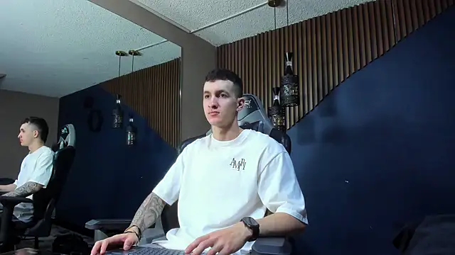 JacksonOlsenn online show from February 24, 3:09 pm