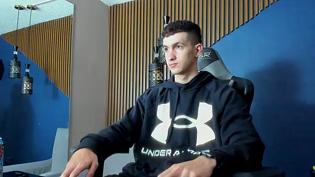 JacksonOlsenn online show from February 26, 11:52 am