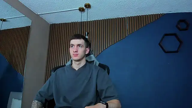 JacksonOlsenn online show from February 27, 6:09 pm