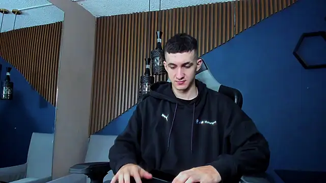 JacksonOlsenn online show from March 6, 11:58 am