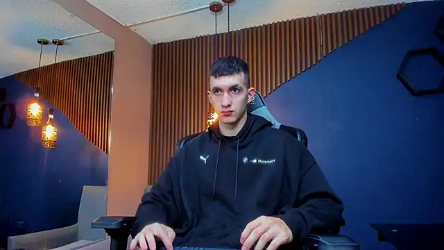 JacksonOlsenn online show from March 10, 12:04 pm