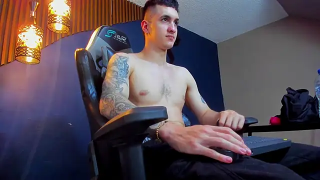 JacksonOlsenn online show from March 10, 6:12 pm