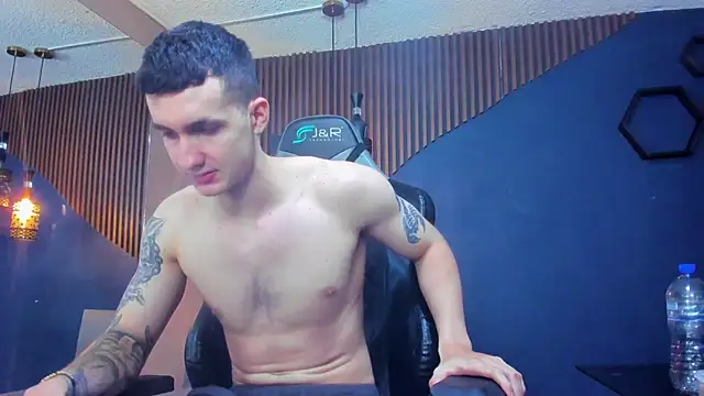 JacksonOlsenn online show from March 13, 6:12 pm