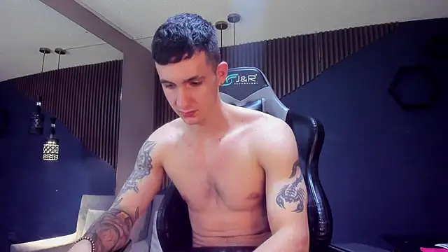 JacksonOlsenn online show from March 18, 7:42 pm