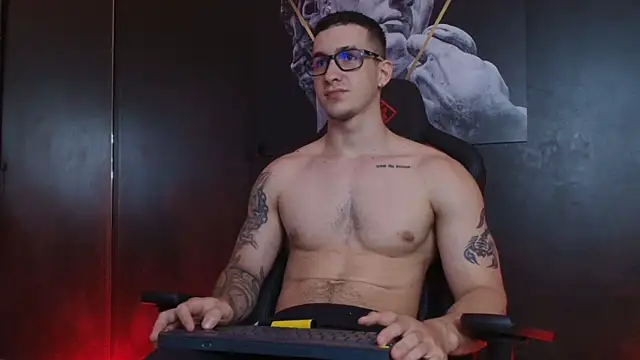 JacksonOlsenn online show from October 20, 8:42 pm