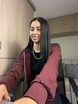 maddy bronw  online show from December 27, 4:15 am