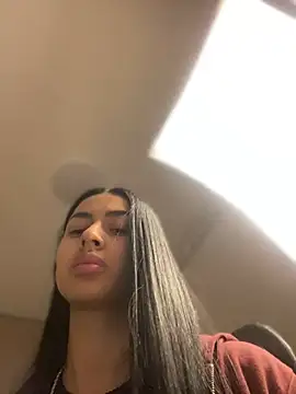 maddy bronw  online show from December 27, 7:18 am