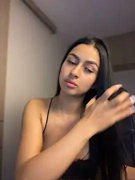 maddy bronw  online show from December 28, 1:18 am