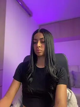 maddy bronw  online show from December 28, 11:59 pm