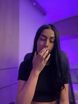 maddy bronw  online show from December 29, 6:24 am