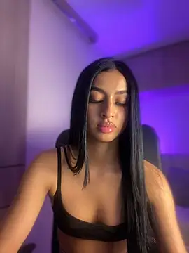 maddy bronw  online show from January 19, 1:21 am