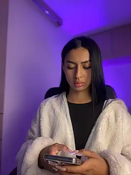 maddy bronw  online show from January 21, 3:04 am