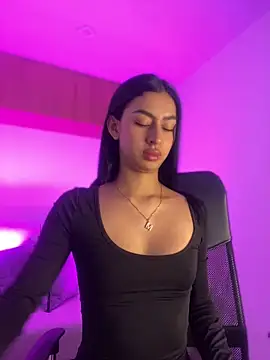 maddy bronw  online show from January 26, 6:37 pm