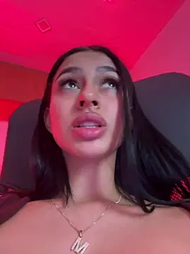 maddy bronw  online show from February 1, 2:37 am