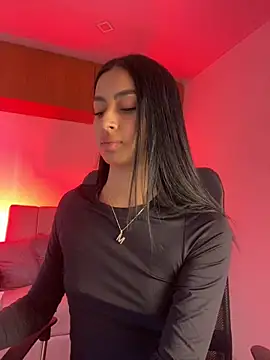 maddy bronw  online show from February 3, 9:39 pm