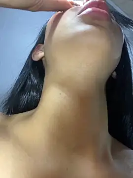 maddy bronw  online show from February 6, 11:58 pm