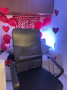 maddy bronw  online show from February 7, 3:01 am