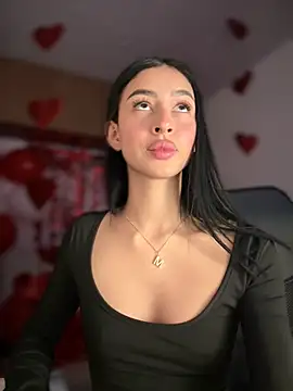 maddy bronw  online show from February 12, 12:37 am