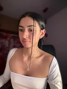 maddy bronw  online show from February 14, 12:09 am