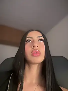 maddy bronw  online show from February 16, 12:52 am